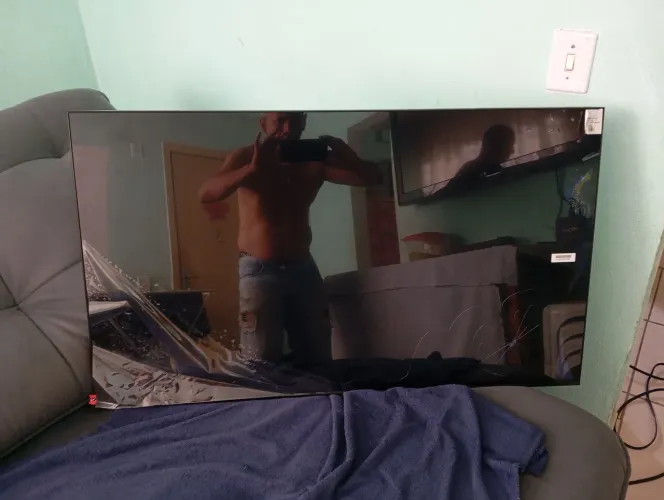 Vendo TV smart Samsung 43 polegadas tela quebrada