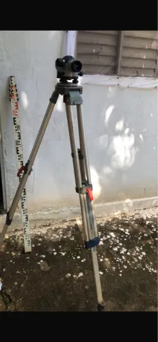 Vendo nível óptico da Bosch acompanha tripé e mira