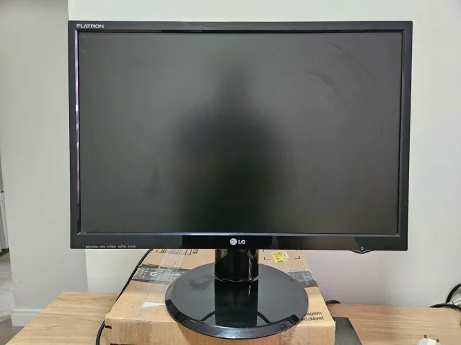 Monitor com defeito para conserto ou retirada de peças