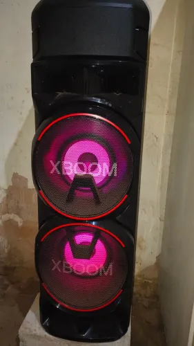 Vendo uma torre XBooM, em ótimo estado, excelente.