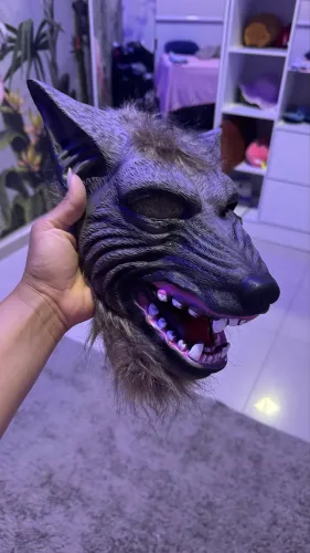 Vendo máscara de lobisomem 