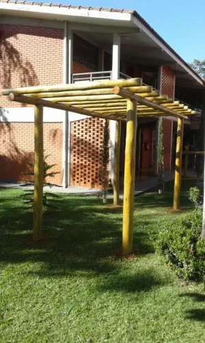 Pergolado cobertura de madeira
