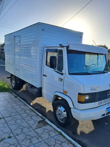 VENDO MERCEDES-BENZ 710 - ANO 2007