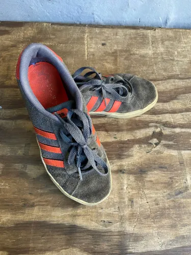 Tênis adidas num 34/35