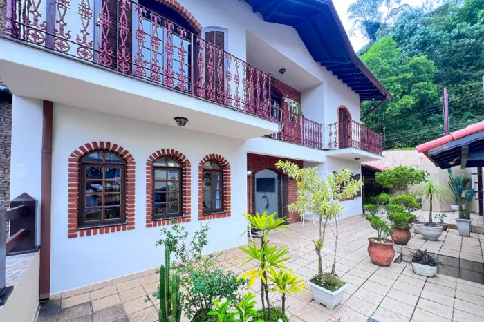 Casa de vila para venda em Centro com 3 quartos, sendo 1 suíte, 270m²