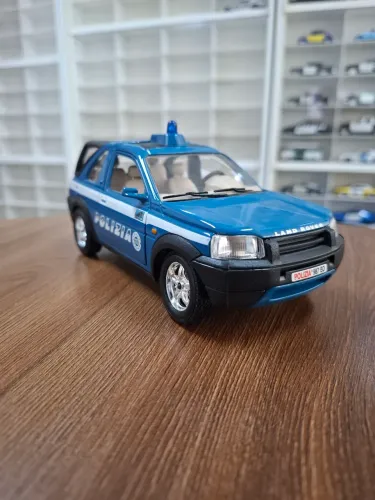 Miniatura Police Burago Gold 1/24 Land Rover Freelander 1999