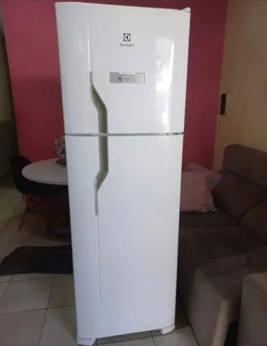Geladeira Electrolux DFN41 Frost free! Seminova
