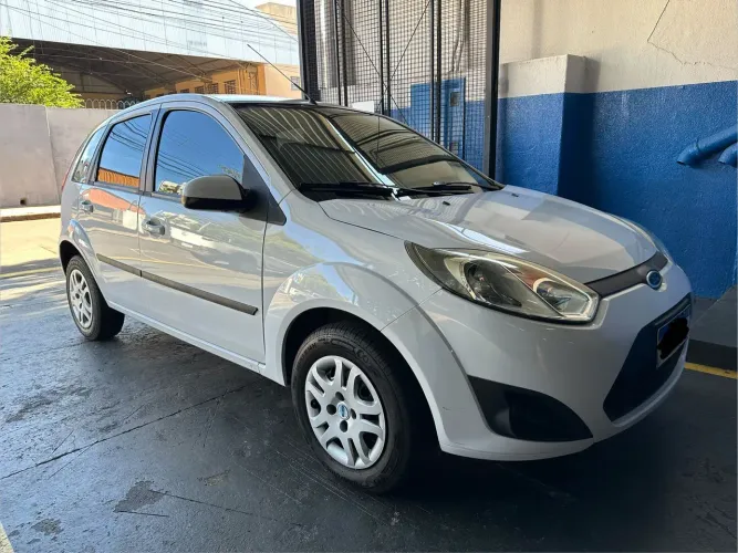 Ford Fiesta SE 1.6 8V Flex 5P 2014