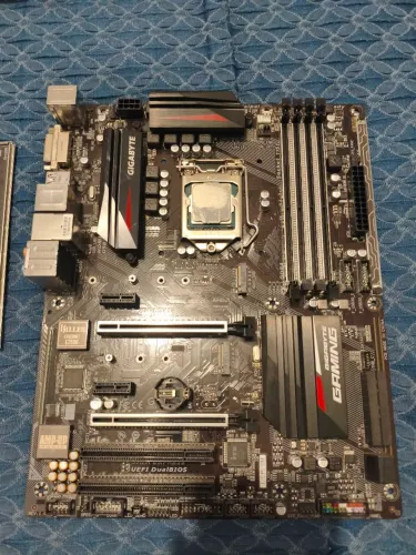 Kit Gamer Intel Core i7-7700 + Gigabyte H270 Gaming 3 + 4GB DDR4 LEIA!!