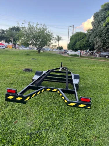 Carretinha p/ Barco eficiente para auxiliar sua ocupação - reboque