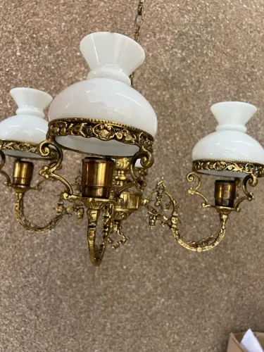 Lustre em bronze