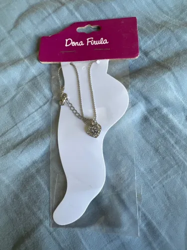 Correntinha para tornozelo coração prata com strass