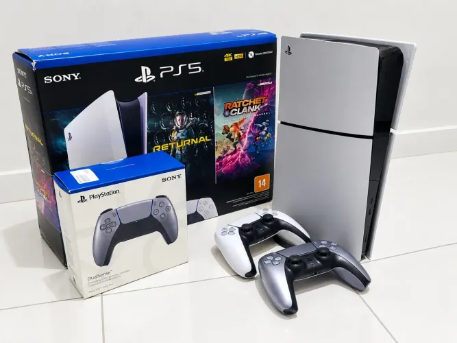 PS5 Slim + 2 Controles DualSense + 2 Jogos
