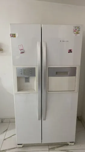 Geladeira side by side duas portas Eletrolux 