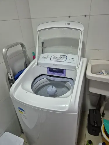 Máquina de lavar Electrolux Essential Care 11 kg (LES11) em perfeito funcionamento