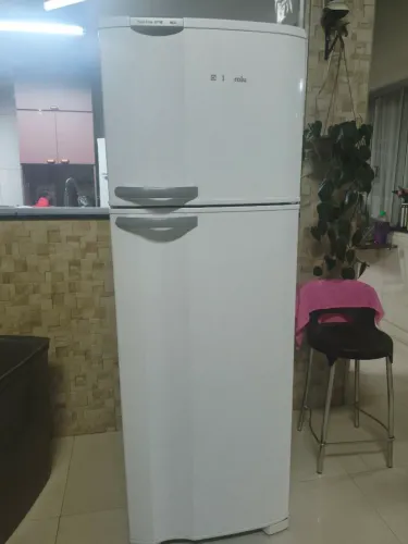 Geladeira Frost Free Eletrolux DF38