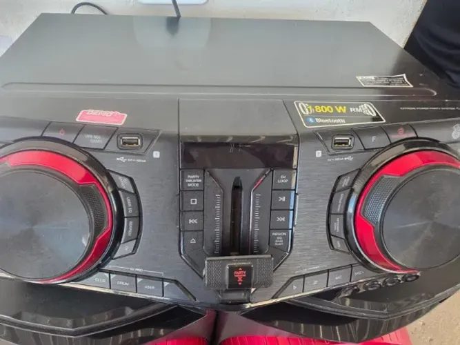 Mini System LG Xboom Cj87 1800w Preto E Vermelho