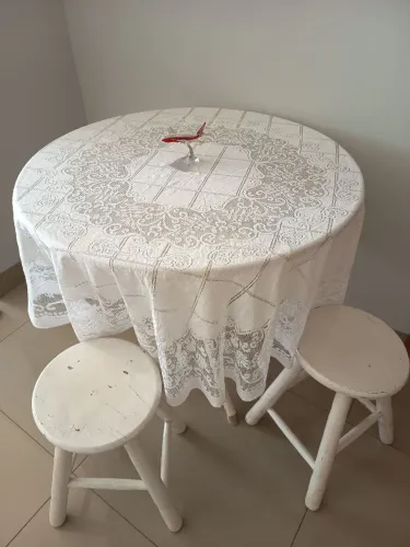 Mesa de mármore redonda + 4 tamboretes