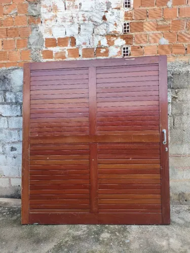 Portão de madeira