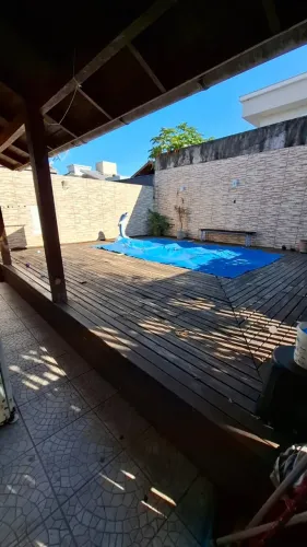 Alugo quartos em república