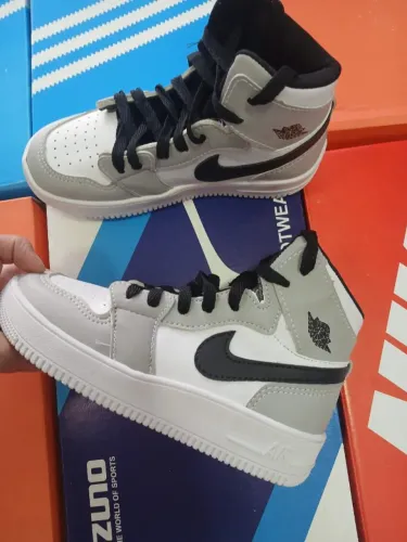TÊNIS JORDAN INFANTIL CINZA