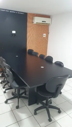 Painel com Mesa para reunião 