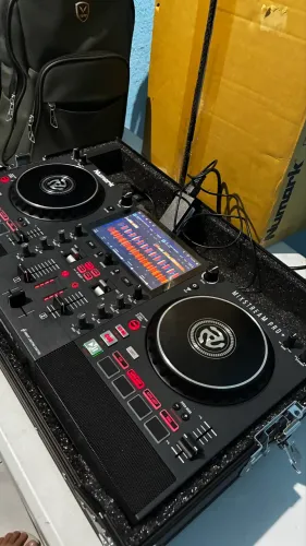 CONTROLADORA NUMARK MIXSTREAM PRO+ PLUS NOVA + CASE