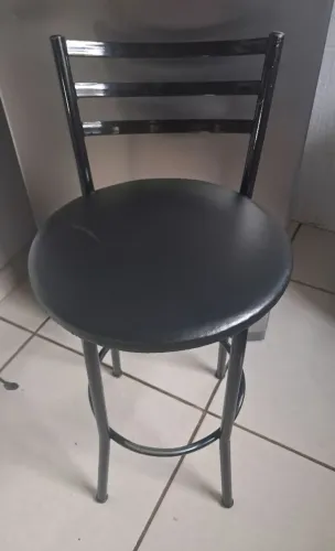 Banqueta alta reforçada comprada em loja física