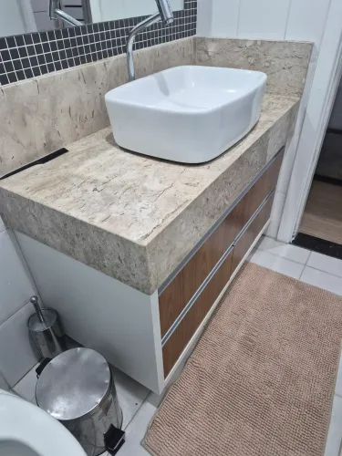 Armário com pedra e cuba Jacuzzi