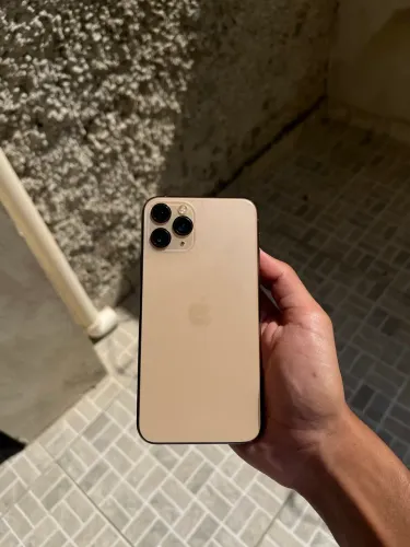 iPhone 11 Pro (divido no cartão)