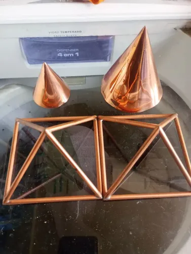 Cones e pirâmides com cobre para ajudar na cura de dores do corpo 02 +02
