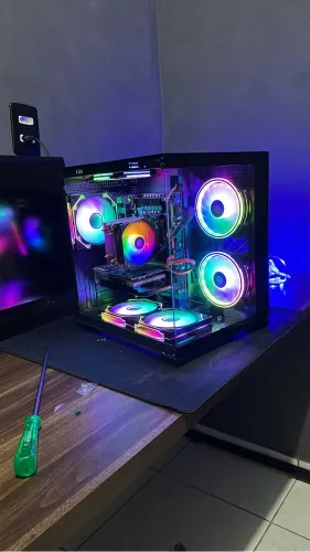 PC GAMER ULTRA RGB 