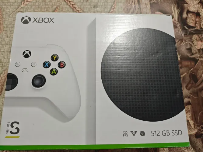 Xbox séries S, na caixa com todos acessórios
