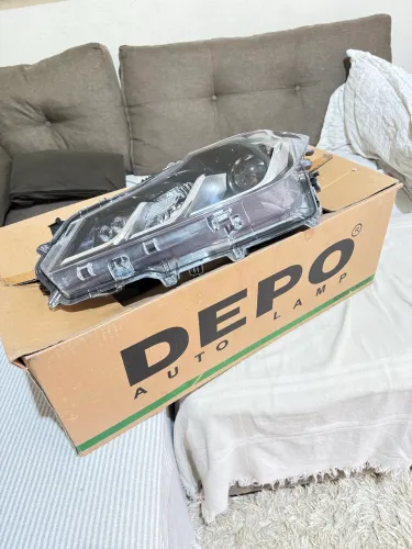 Farol Corolla xei 2024 lado esquerdo