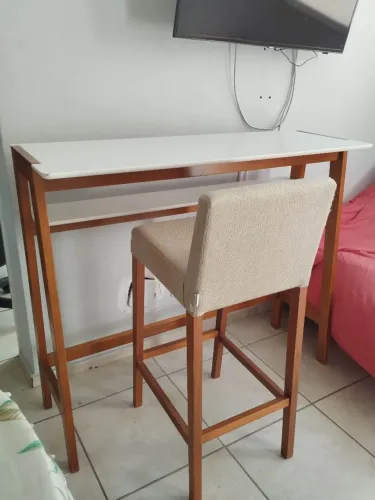 Escrivaninha branca Hanna alta com banco da Tok & Stok