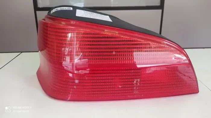 Lanterna Traseira Esquerda Peugeot 106 1996 1997 1998  2000 Esquerdo Vermelho