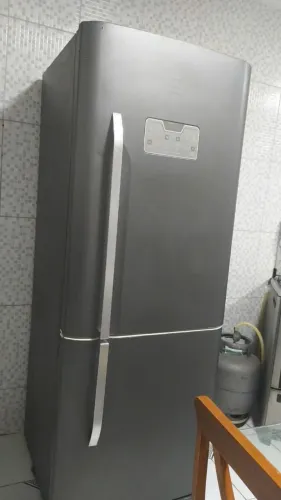 Geladeira seminova, por 1.600 valor negociável