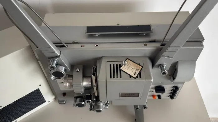 Projetor 16mm compact compact.T 250S. .