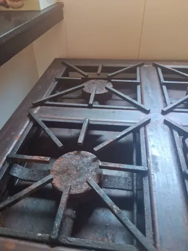 Vendo fogão industrial único e diferenciado em ferro maciço (4bocas potentes com forno !!