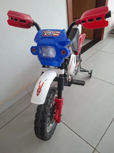 Moto elétrica infantil