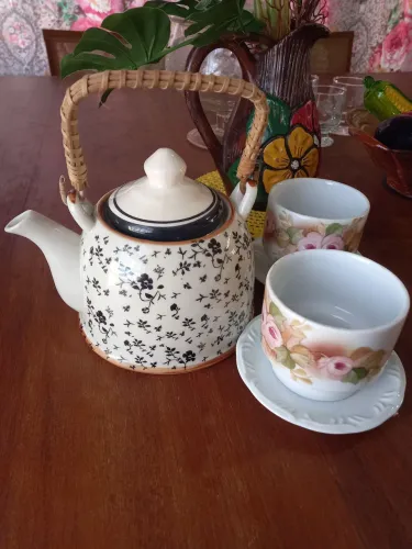 Conjunto chaleira de chá em porcelana vintage