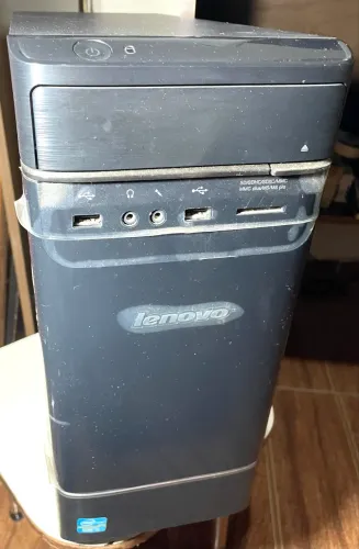 CPU Lenovo Preto com Gravador de CD/DVD