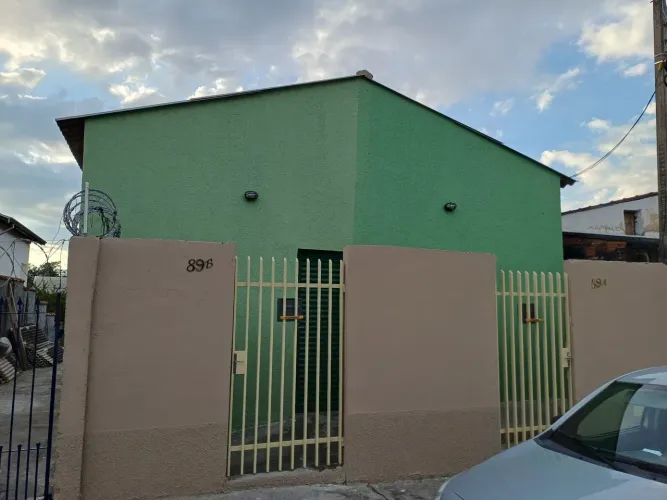 Alugo casa de 1 dormitório no Jd Eloina em Pindamonhangaba.