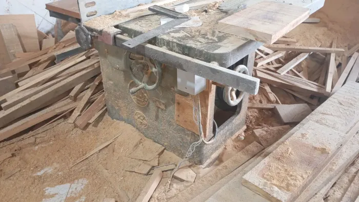 Serra circular com eixo inclinável da marca Marajó 