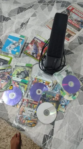 Xbox 360 desbloqueado com duas manete funcionando perfeitamente