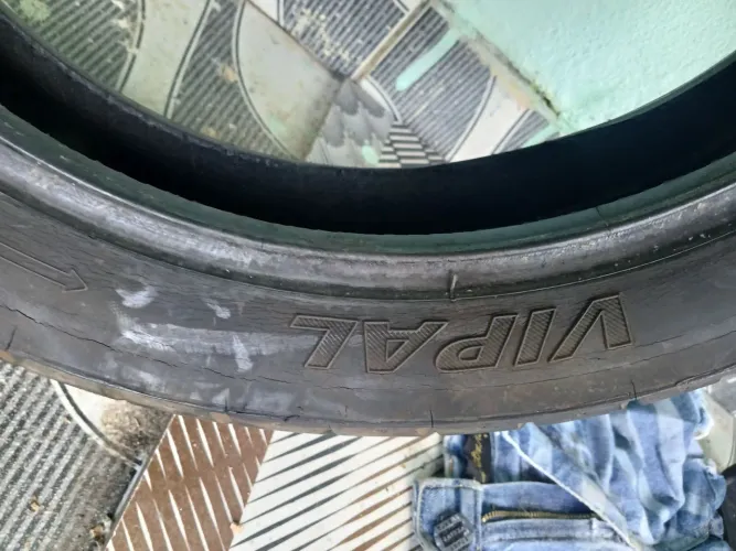 Vende se pneu vipal 140/70-17 $150