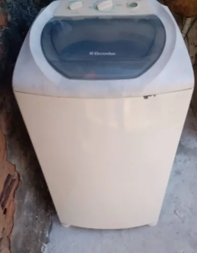 Funciona perfeitamente, mas pra casal pouca gente máquina não e de muitas roupas não