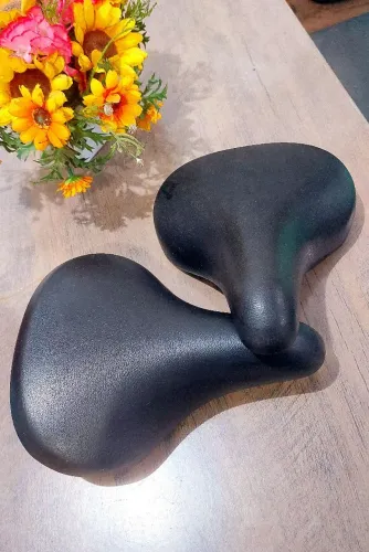 Bancos Selim Novos na cor Preta, com Amortecimento.