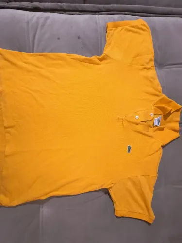 Camisa Lacoste, tamanho M, em ótimo estado