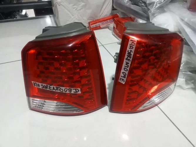 Par de lanterna Kia Sorento 2011 sem LED 